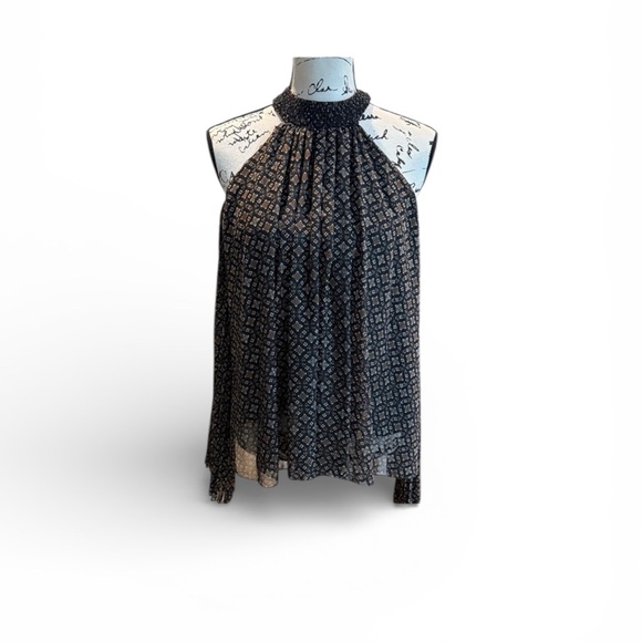Romeo & Juliet Couture Tops - Romeo & Juliet Couture Women’s Cold Shoulder Bell Sleeve blouse black Size Small